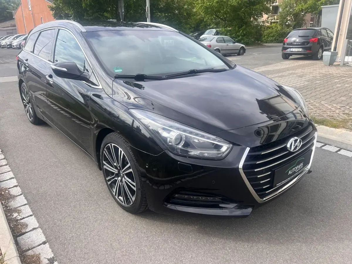 Gebraucht Hyundai i40 Premium 141 PS (103 kW) 2015 Schwarz Kombi