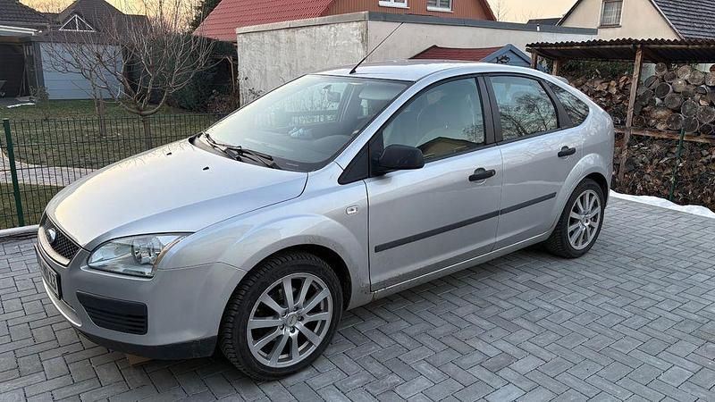 Second-hand Ford Focus Trend 101 CP (74 kW) 2004 Argintiu Berlinǎ