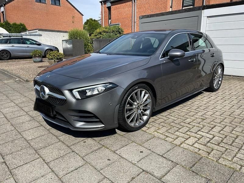 Grau Gebraucht 2022 Mercedes A180 AMG Kombi | 24.500 € (Superpreis) - Bild 1/4