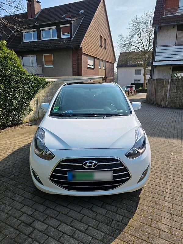 Gebraucht Hyundai ix20 125 PS (91 kW) 2019 Weiß Kleinwagen