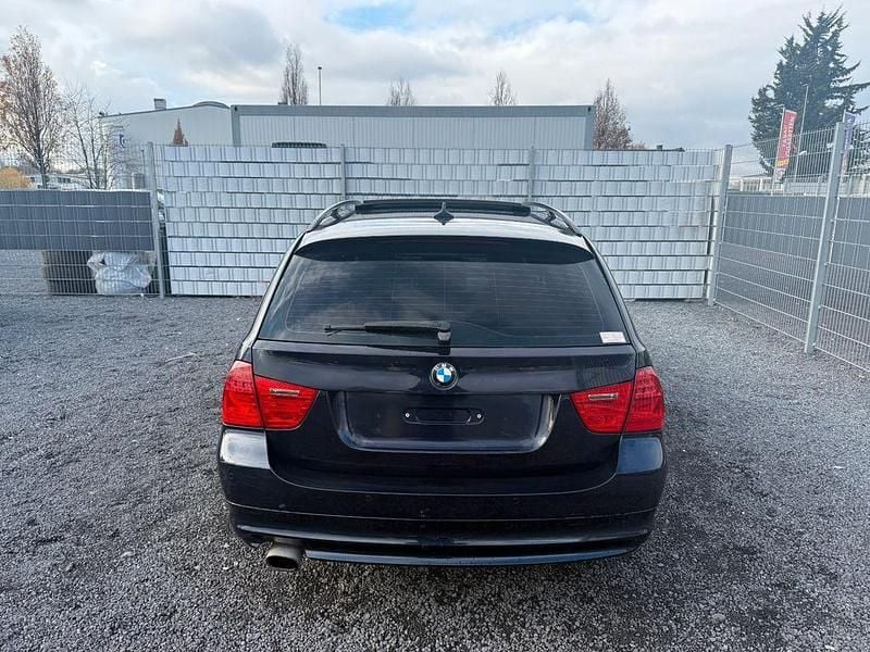 Gebraucht BMW 320 Sport Line 177 PS (130 kW) 2008 Blau Kombi