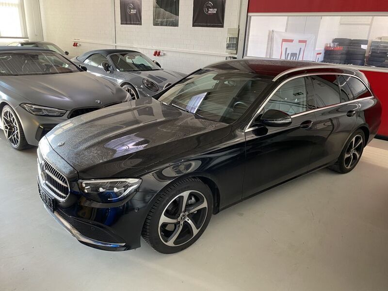 Schwarz Gebraucht 2020 Mercedes E200 Avantgarde Kombi | 33.290 € (Fairer Preis) - Bild 1/3