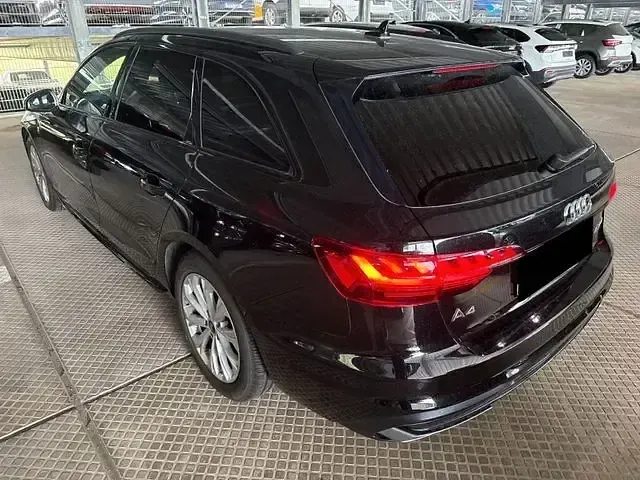 Gebraucht Audi A4 Advanced 204 PS (150 kW) 2021 Mythosschwarz Kombi
