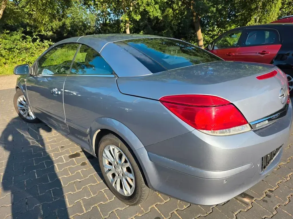 Gebraucht Opel Astra Edition 116 PS (85 kW) 2010 Silber Cabrio