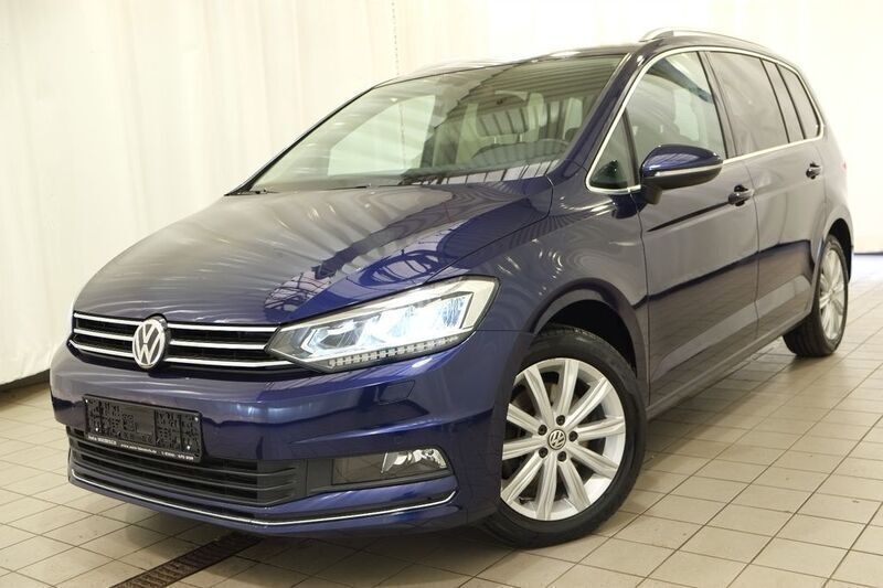 Blau Gebraucht 2017 VW Touran Highline Van / Kleinbus | 24.004 € (Guter Preis) - Bild 1/4