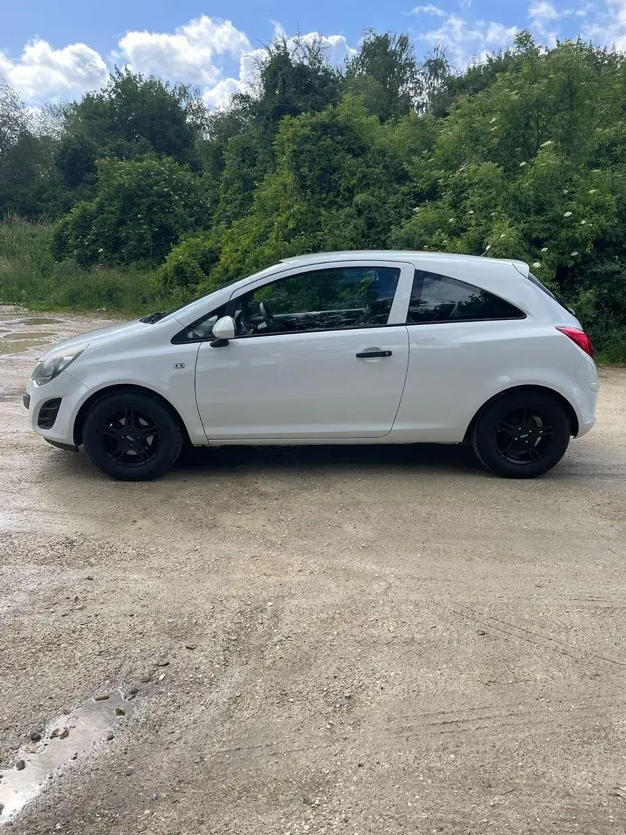 Gebraucht Opel Corsa Selection 69 PS (50 kW) 2014 Weiß Kleinwagen