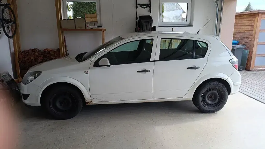 Gebraucht Opel Astra 90 PS (66 kW) 2009 Weiß Limousine