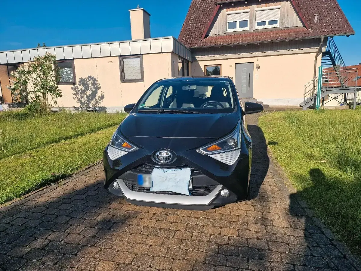 Gebraucht Toyota Aygo 72 PS (52 kW) 2019 Schwarz Kleinwagen