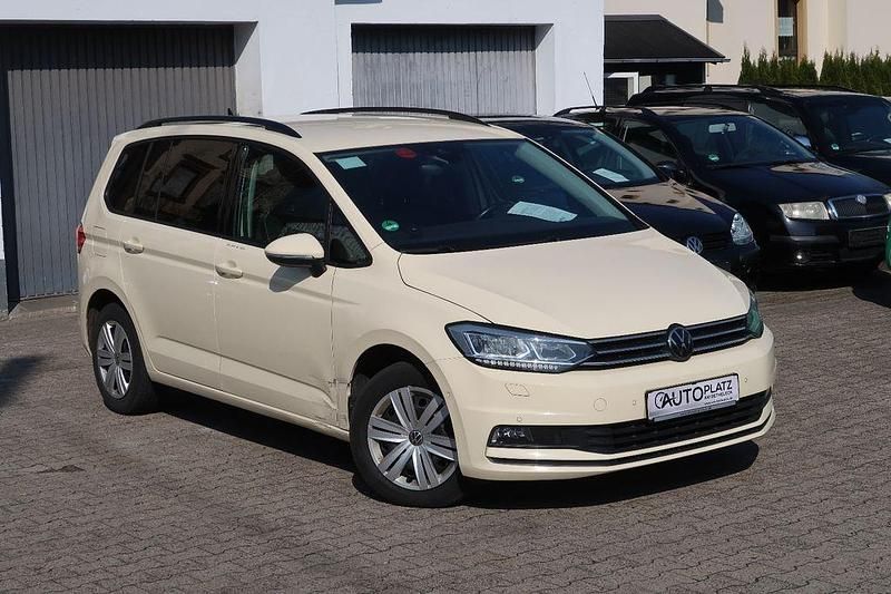 Gebraucht VW Touran 150 PS (110 kW) 2023 Gelb Van / Kleinbus