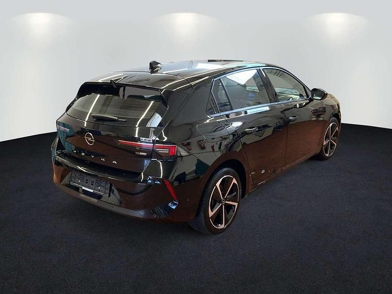 Gebraucht Opel Astra Edition 181 PS (133 kW) 2022 Diamant schwarz/karbon schwarz (metallic) Limousine