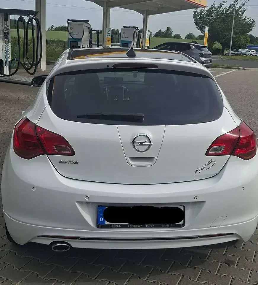 Gebraucht Opel Astra Color Edition 120 PS (88 kW) 2012 Weiß Limousine