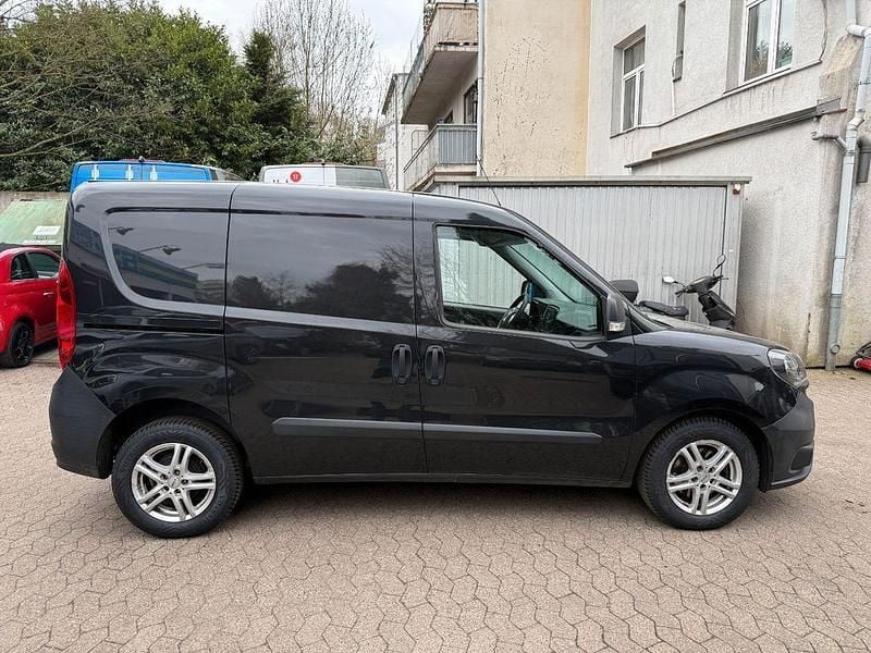 Gebraucht Fiat Doblò 101 PS (74 kW) 2018 Schwarz Van / Kleinbus