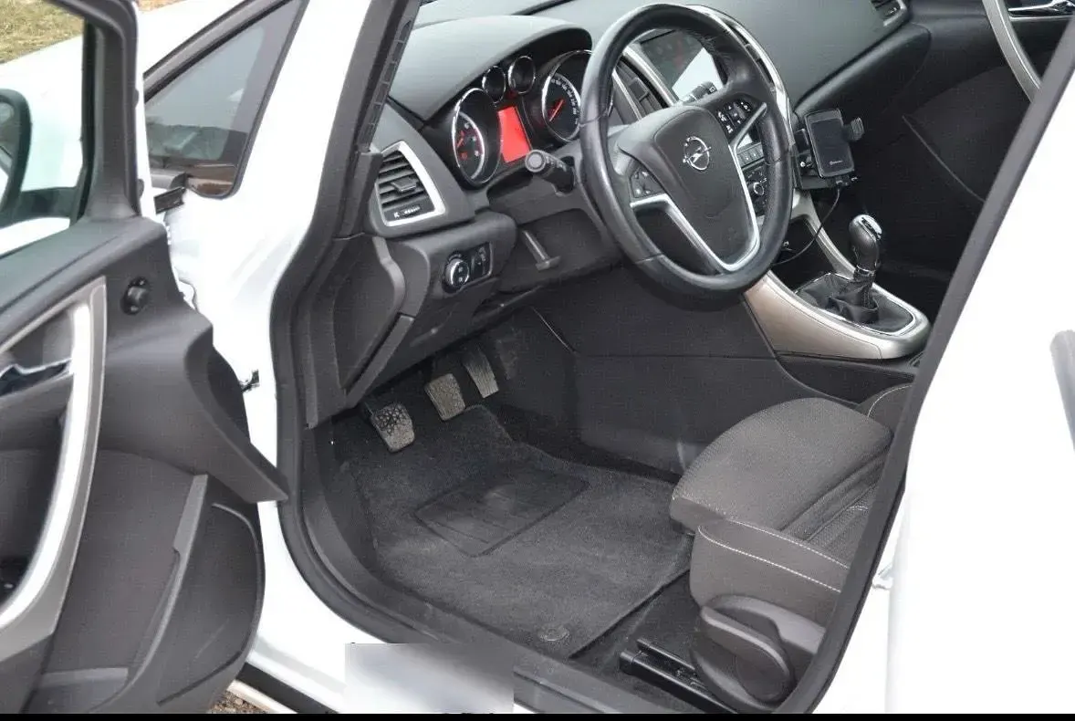 Gebraucht Opel Astra 140 PS (102 kW) 2010 Weiß Limousine