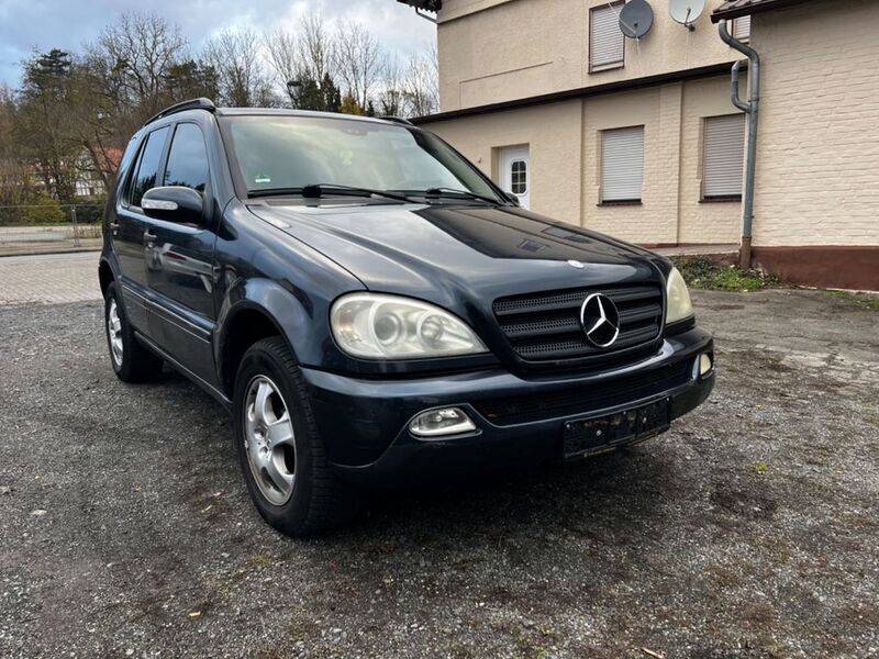 Gebraucht Mercedes ML270 163 PS (119 kW) 2003 Schwarz SUV