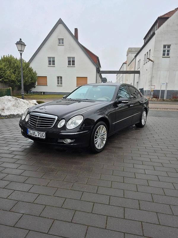 Gebraucht Mercedes E420 314 PS (230 kW) 2008 Schwarz Limousine
