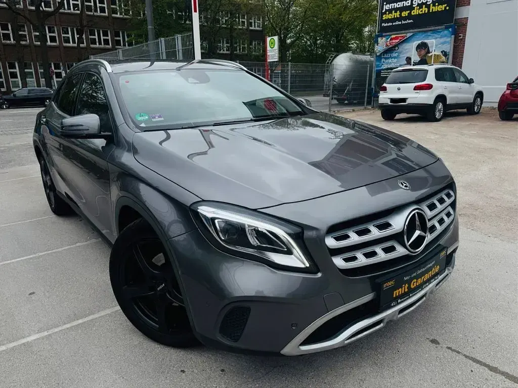 Gebraucht Mercedes GLA180 Urban 122 PS (89 kW) 2020 Grau SUV