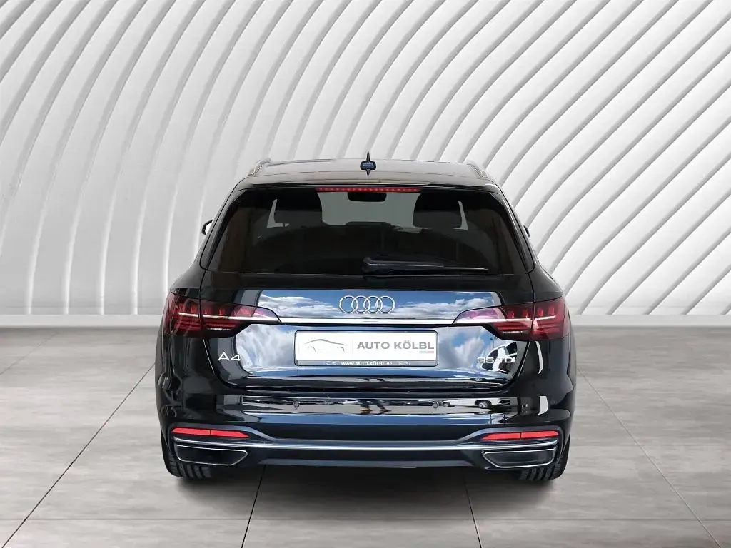 Gebraucht Audi A4 Advanced 163 PS (119 kW) 2023 Brillantschwarz Kombi