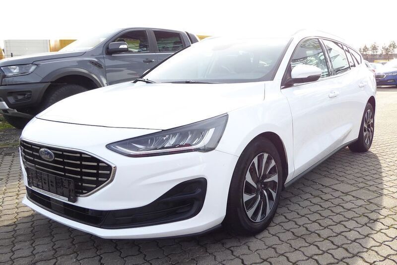 Weiß Gebraucht 2022 Ford Focus Titanium X Limousine | 12.480 € - Bild 1/4
