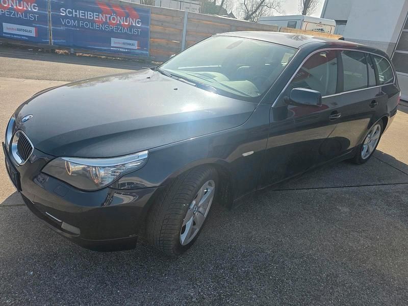 Gebraucht BMW 530 235 PS (172 kW) 2008 Blau Kombi
