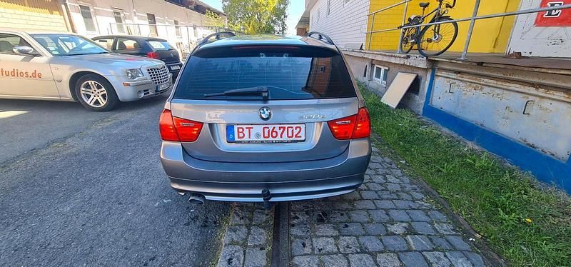 Gebraucht BMW 320 177 PS (130 kW) 2008 Grau Kombi
