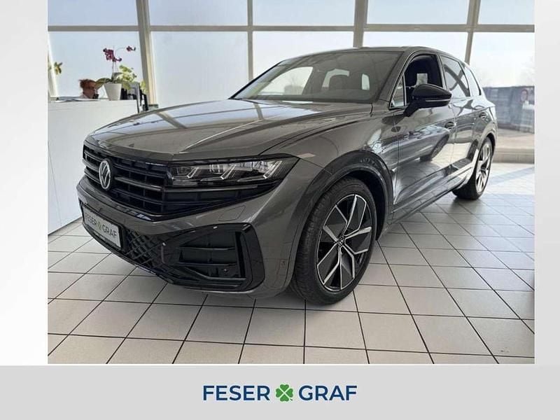 Siliziumgrau metallic Gebraucht 2024 VW Touareg Style SUV | 63.440 € (Superpreis) - Bild 1/4