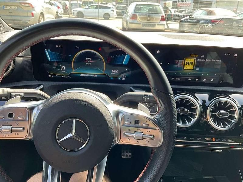 Weiß Gebraucht 2021 Mercedes A35 AMG AMG Limousine | 34.400 € (Guter Preis) - Bild 1/4