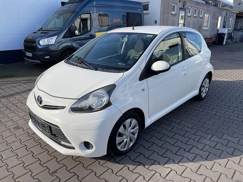 Weiß Gebraucht 2014 Toyota Aygo Cool Kleinwagen | 3.450 € (Superpreis) - Bild 1/4