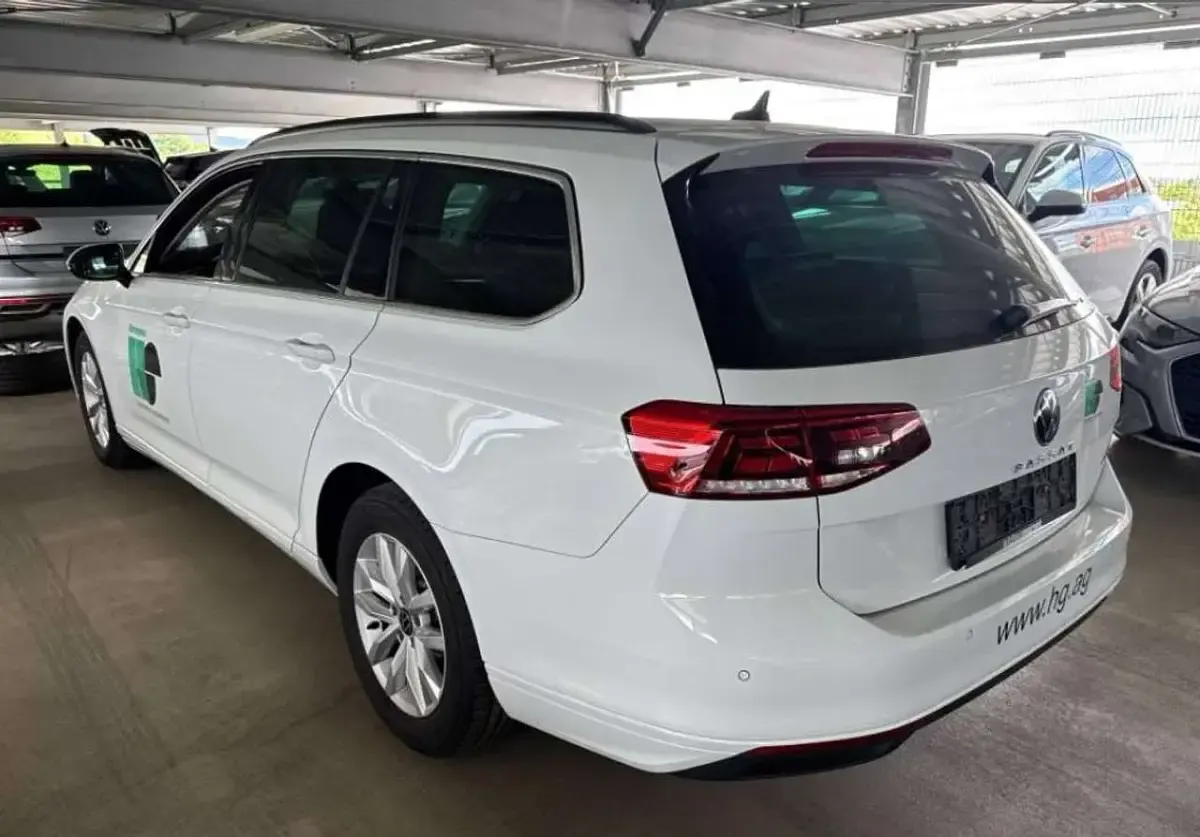 Gebraucht VW Passat Business 150 PS (110 kW) 2023 Gletscherweiß metallic Kombi