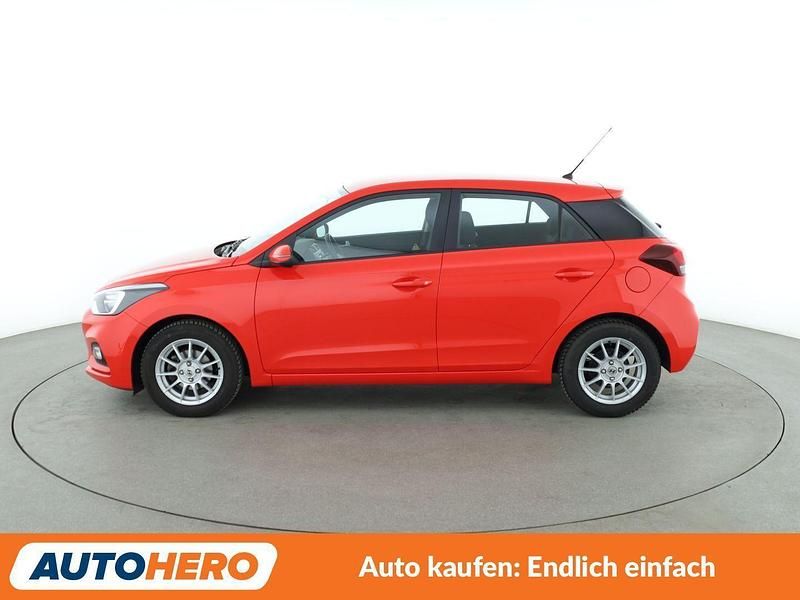 Gebraucht Hyundai i20 Select 75 PS (55 kW) 2019 Rot Limousine