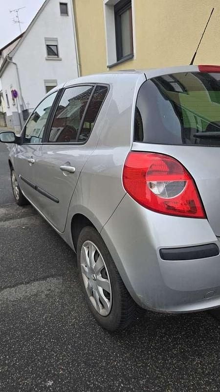 Gebraucht Renault Clio II 88 PS (64 kW) 2007 Limousine