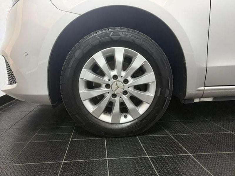 Usata Mercedes V220 163 CV (119 kW) 2019 Argento Monovolume