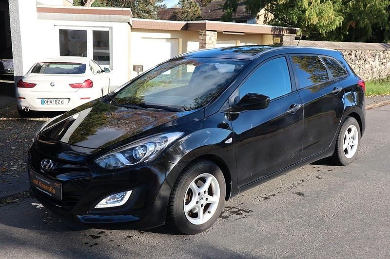 Schwarz Gebraucht 2013 Hyundai i30 Classic Kombi | 6.490 € (Guter Preis) - Bild 1/3