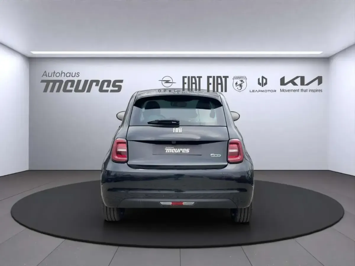Neu Fiat 500e La Prima 69 kW (95 PS) 2026 Schwarz Kleinwagen