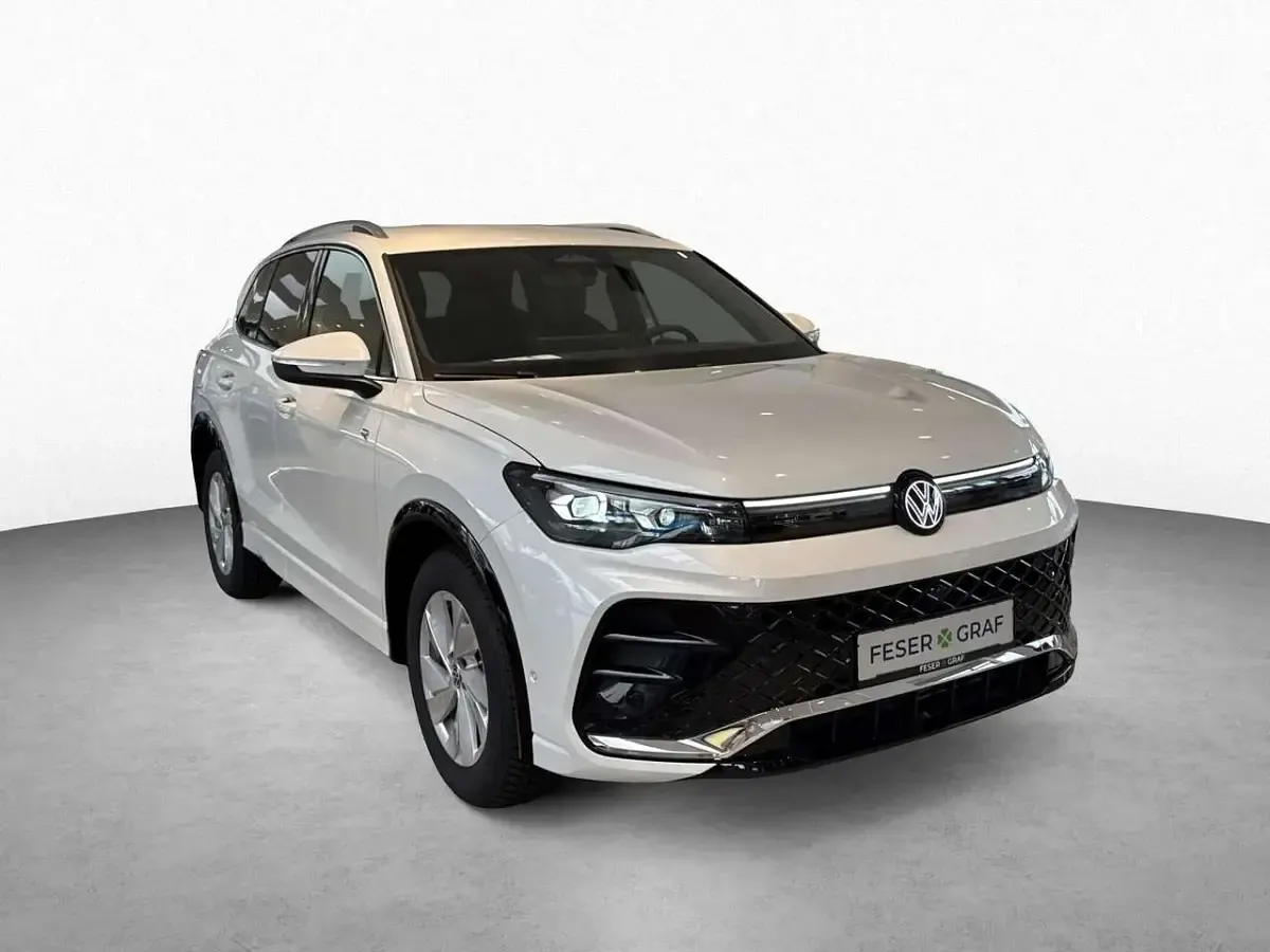 Gebraucht VW Tiguan R-line 150 PS (110 kW) 2026 Oryxweiß perlmutteffekt SUV