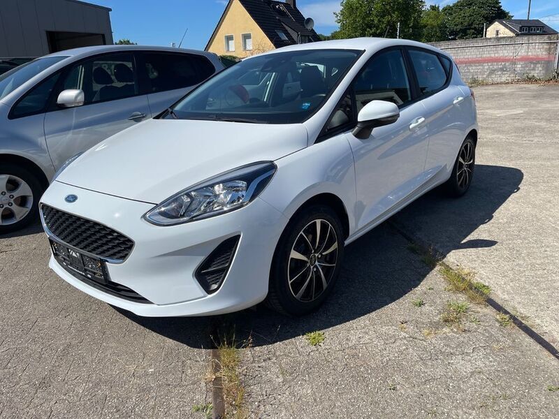 Frozen white Gebraucht 2017 Ford Fiesta Trend Kleinwagen | 7.999 € (Guter Preis) - Bild 1/4