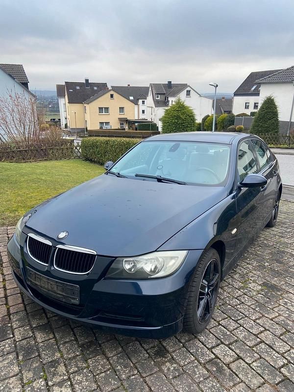 Gebraucht BMW 320 150 PS (110 kW) 2006 Blau Limousine