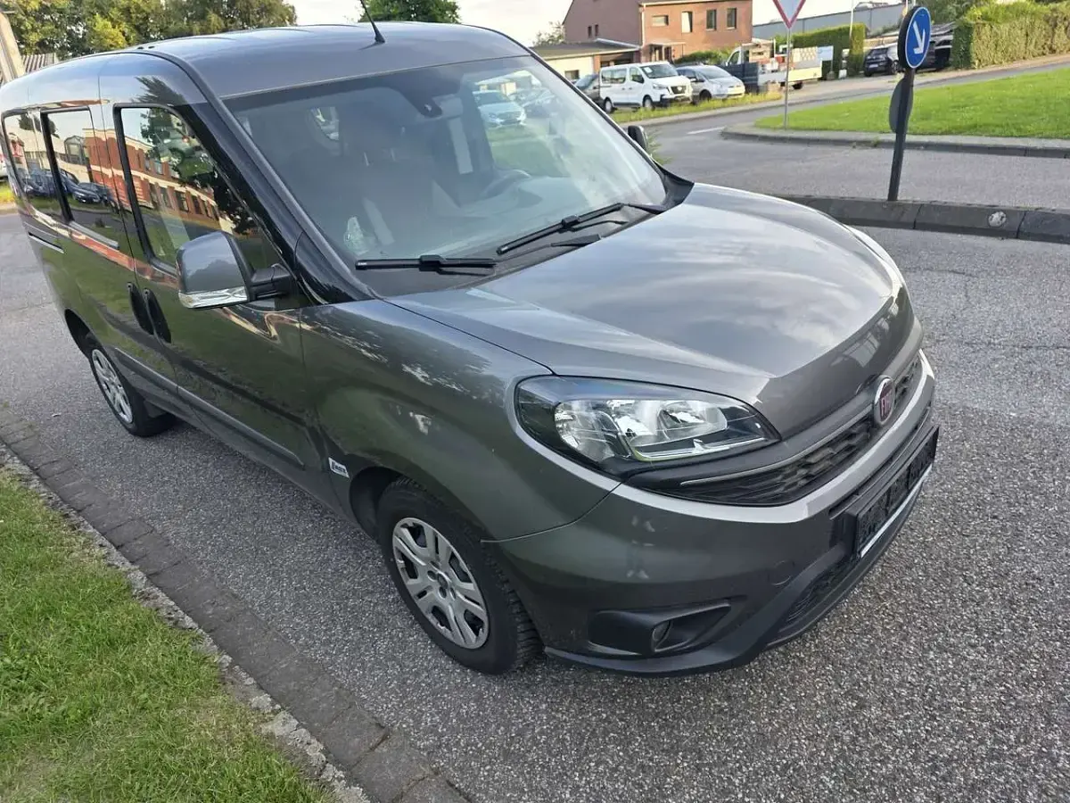 Gebraucht Fiat Doblò 101 PS (74 kW) 2022 Colore esterno (grau (met)) Van / Kleinbus