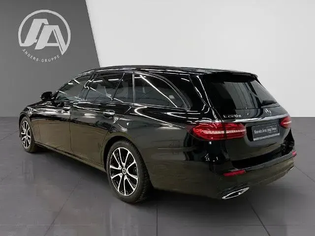 Gebraucht Mercedes E220 Avantgarde 200 PS (147 kW) 2024 Schwarz Kombi