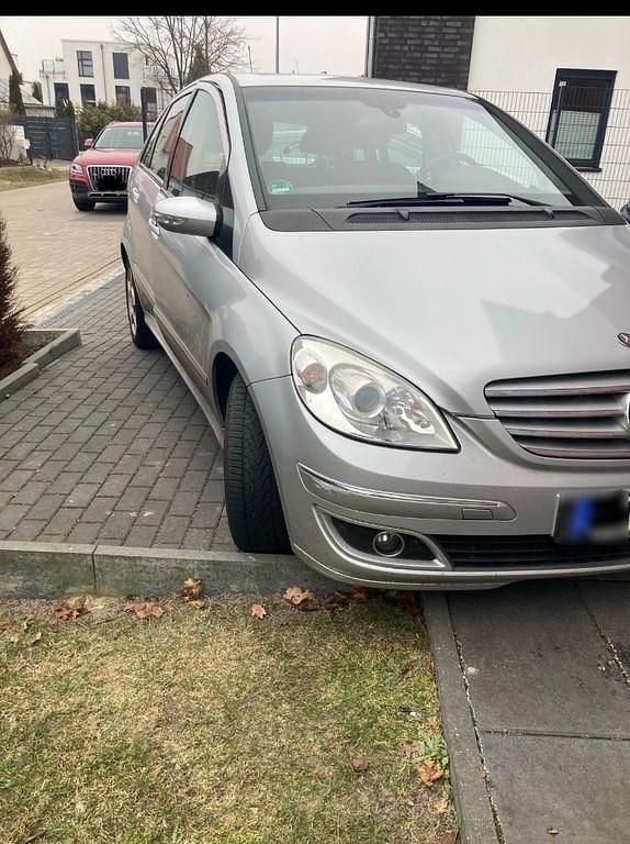 Gebraucht Mercedes B180 109 PS (80 kW) 2006 Silber Van / Kleinbus