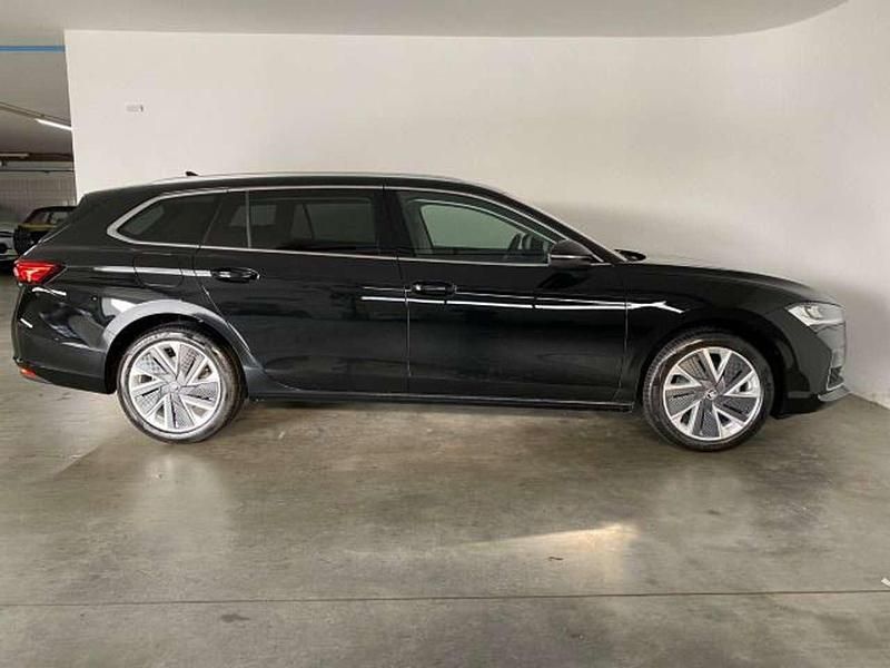 Neu Skoda Superb Selection 150 PS (110 kW) 2025 Schwarz Kombi