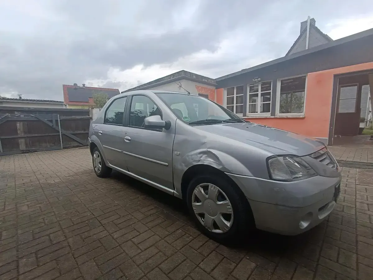 Gebraucht Dacia Logan 102 PS (75 kW) 2006 Silber Limousine