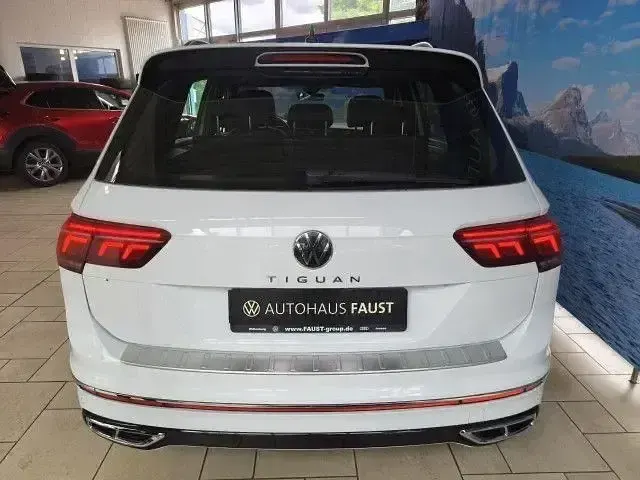 Gebraucht VW Tiguan R-line 150 PS (110 kW) 2023 Weiß SUV
