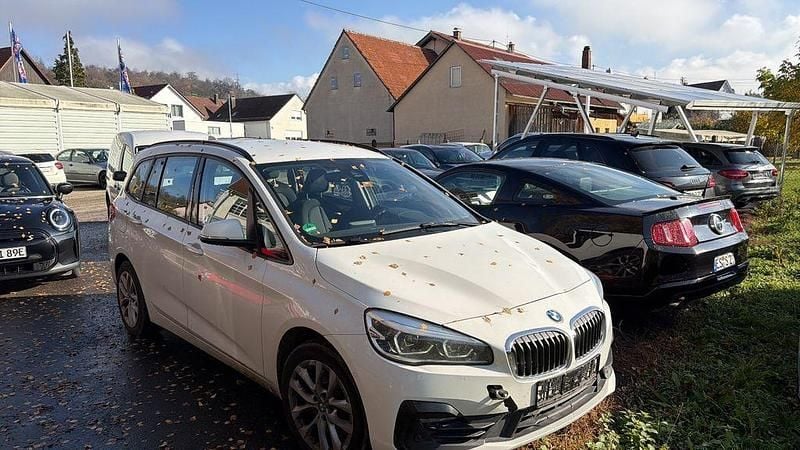Weiß Gebraucht 2019 BMW 218 Gran Tourer Van / Kleinbus | 3.900 € (Fairer Preis) - Bild 1/4