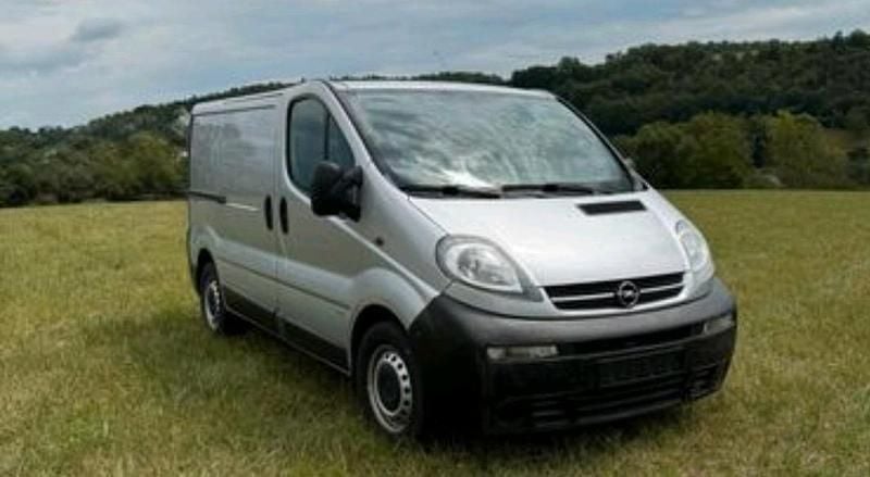 Silber Gebraucht 2004 Opel Vivaro Van | 5.999 € (Fairer Preis) - Bild 1/4