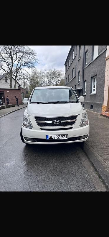 Gebraucht Hyundai H-1 170 PS (125 kW) 2009 Weiß Van / Kleinbus