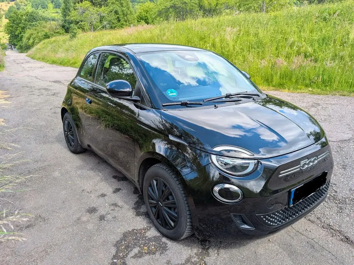 Gebraucht Fiat 500e Action 69 kW (95 PS) 2022 Schwarz Limousine