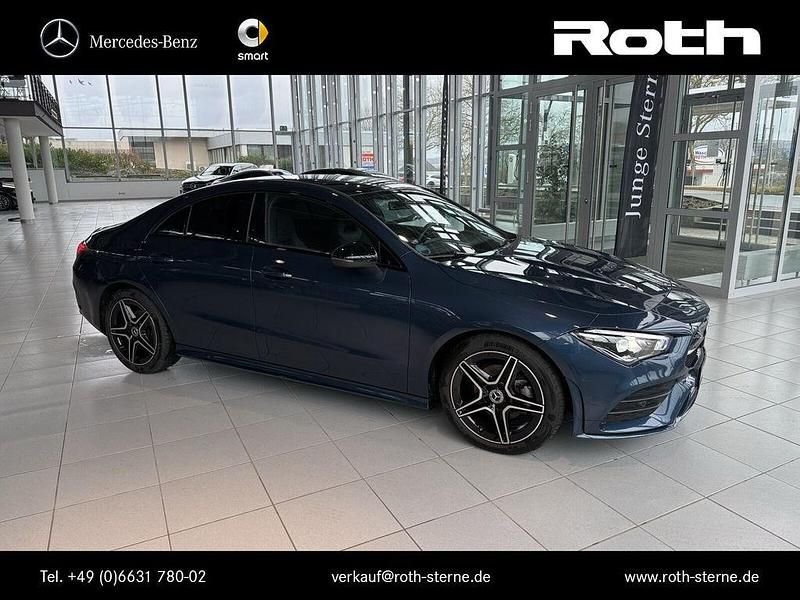 Blau Gebraucht 2023 Mercedes CLA180 AMG Limousine | 28.999 € (Guter Preis) - Bild 1/4