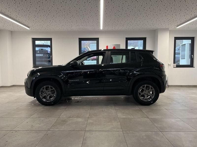 Neu Jeep Avenger Longitude 110 PS (80 kW) 2025 Volcano black pastell (schwarz) SUV