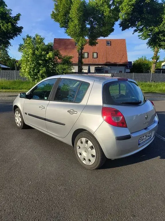 Occasion Renault Clio III 75 ch (55 kW) 2006 Argent Berline
