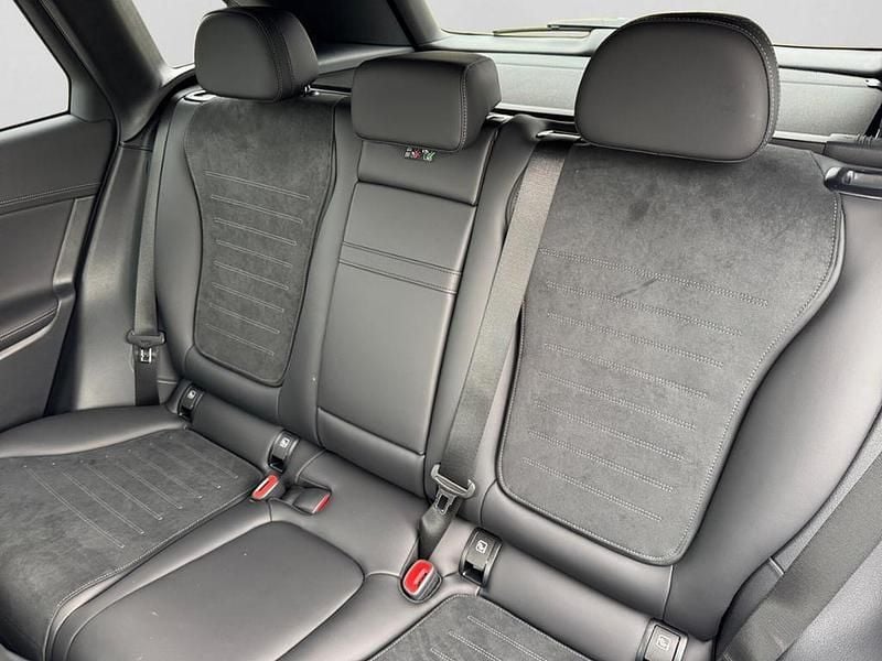 Gebraucht Mercedes GLC300e AMG 197 PS (144 kW) 2026 Unilack polarweiß Limousine